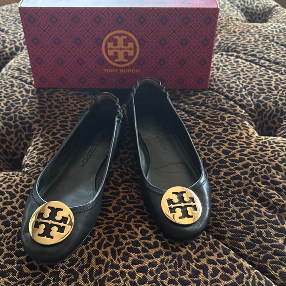 Tory Burch Black Flats with Gold Emblem - Picture 1 of 8